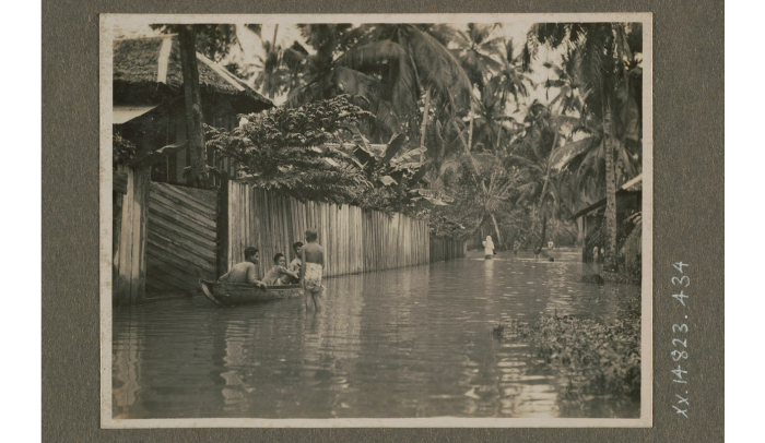 <strong>Flood at Geylang Serai</strong><br>
XXXX-14823-434<br>
c.1930s<br>
Photograph by Mr Lim Lam San (Oct 1902 – Sep 1990)<br>
Collection of National Museum of Singapore, National Heritage Board